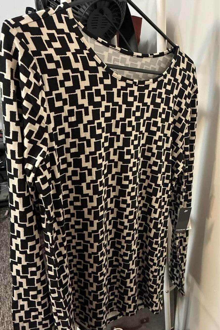 Women’s nwt large premise studio black and white geometric blouse